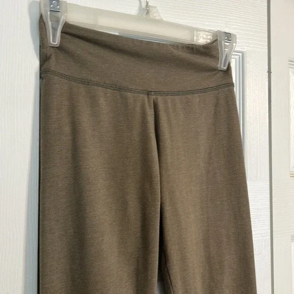 AERIE Size X-Small Short Olive Green Leggings Yoga Workout Athleisure Stretch - Picture 2 of 5